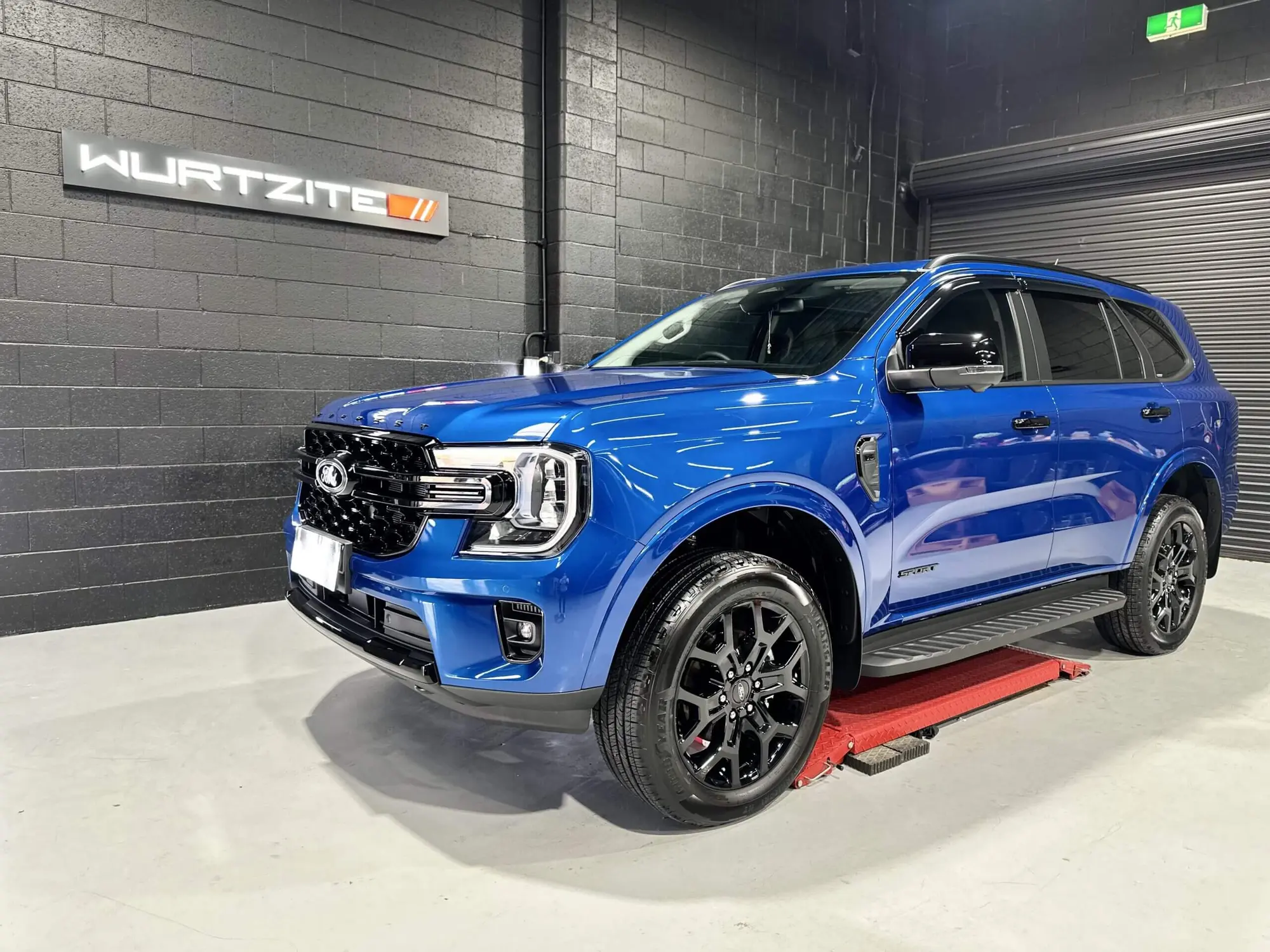 Blue SUV in the Ceramicar workshop for Wurtzite R120 windshield and glass coating